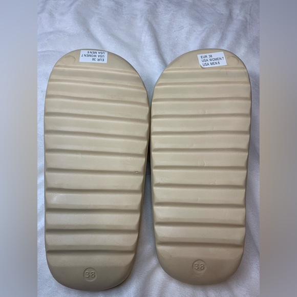 Unisex Pillow Slide Slippers - Picture 6 of 10